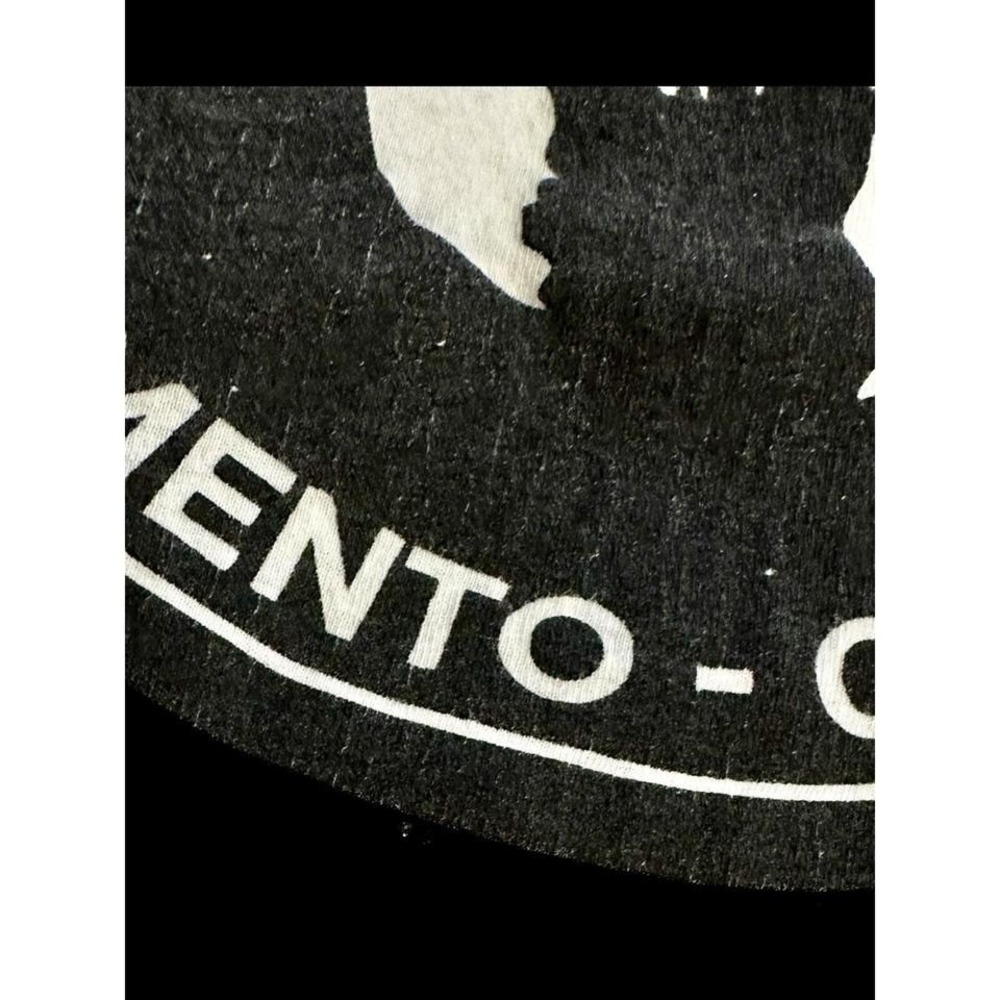 2016 Deftones T Shirt Skulls Size Small No Size Tag Underarm Stains‎ Sacramento - Picture 5 of 7